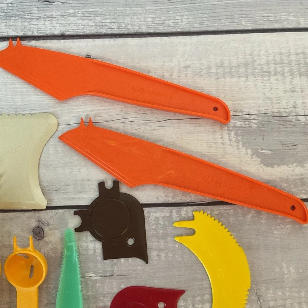 Tupperware Kitchen Gadgets Utensils Tools Vintage Lot  Of 18 Items